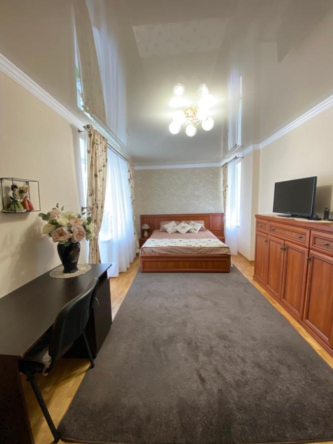 Center Apartment Ternopil Bagian luar foto